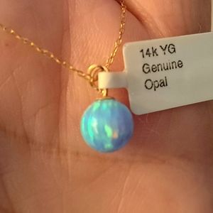 Beautiful 14k yellow gold Opal necklace